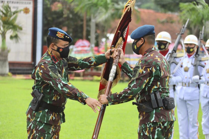 Pimpin Upacara Penyerahan Dwaja Satbrimob, Kapolda Jateng: Ciptakan Terobosan Kreatif dalam Kesiapsiagaan Pasukan