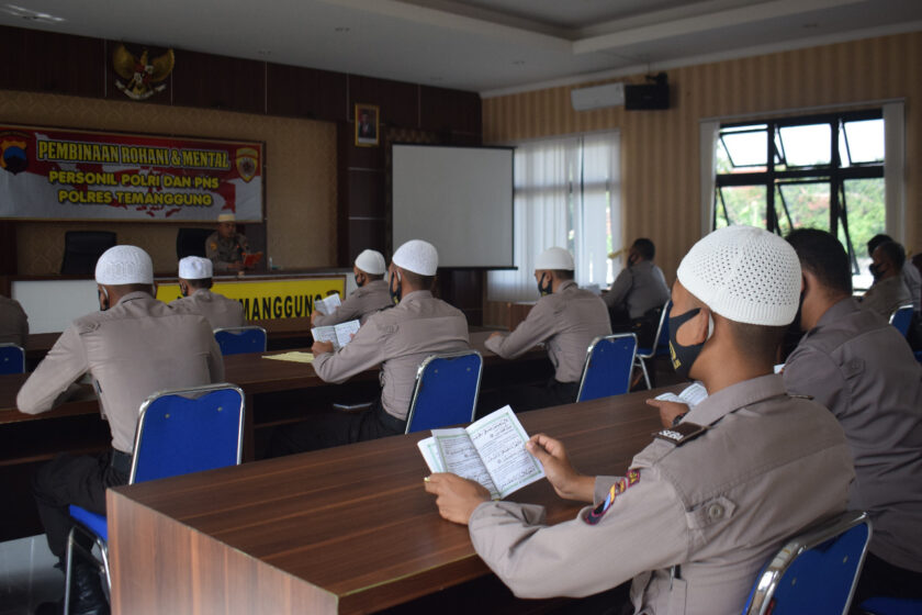 Tingkatkan Iman dan Taqwa Personel, Polres Temanggung Rutin Gelar Binrohtal di Aula Mapolres Setiapa Hari Kamis