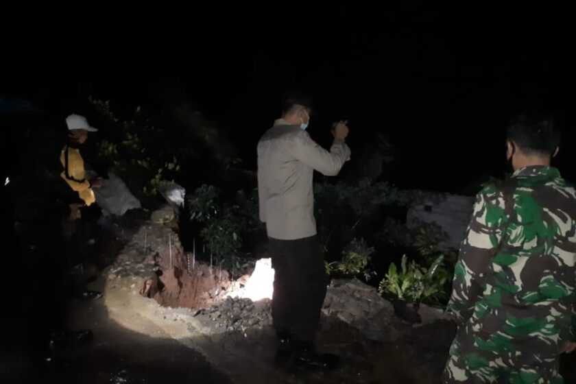 Curah Hujan Tinggi, Tiga Rumah Warga Dusun Jlegong Kecamatan Bejen Mengalami Rusak Akibat Longsoran Talud Setinggi 6 Meter