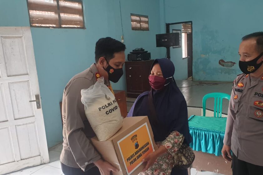 Video Mencopetnya Viral Akibat Butuh Uang Untuk Makan, Nenek Di Banjarnegara Akhirnya Dapat Bantuan Dari Polsek Mandiraja Dan Polres Banjarnegara