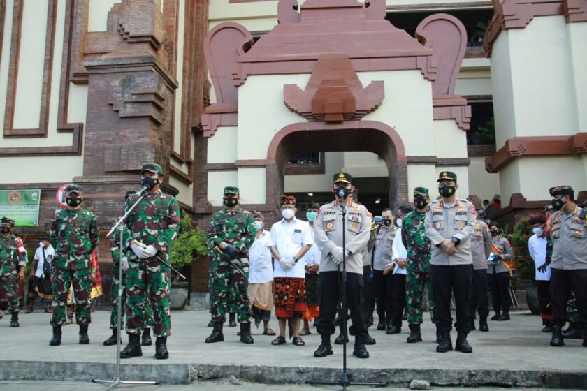 Cek Penegakan Prokes, Panglima TNI Dan Kapolri Kelilingi Dua Pasar Di Bali