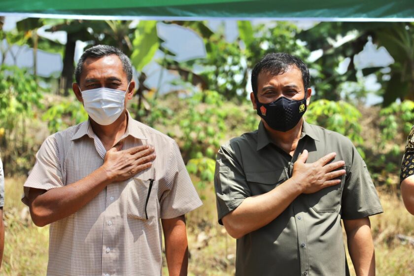 Dukung Ketahanan Pangan, Kapolda Jateng Bersama Pangdam IV Diponegoro Tanam Pohon Buah di Sragen