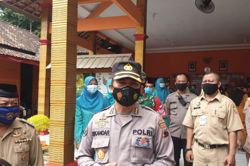 Tinjau PPKM Sekala Mikro, Kabid Humas Polda Jateng Kunjungi Dua Titik Lokasi di Batang