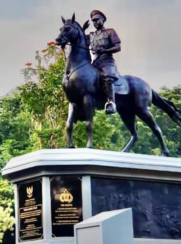 KAPOLRI JENDRAL POLISI Drs LISTYO SIGIT PRABOWO MSi RESMIKAN MONUMEN PERJUANGAN DAN BHAKTI PAHLAWAN NASIONAL KOMJENPOL DR M.JASIN di AKADEMI KEPOLISIAN (AKPOL)-SEMARANG.