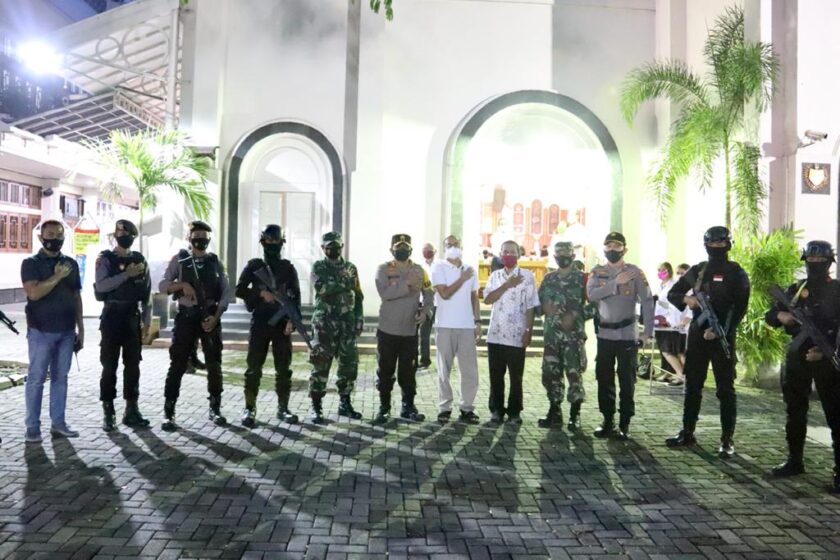 Berikan Rasa Aman, Kapolda Jateng Cek Posko Pengamanan Di Gereja Katolik St. Petrus, Solo