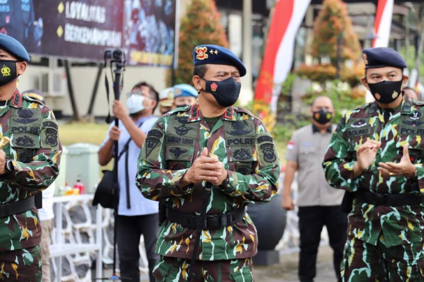 Kapolda Jateng Buka Pelatihan Ketangkasan Lapangan Bridge Mobile (Brimob) Di Gunung Kendil Boyolali