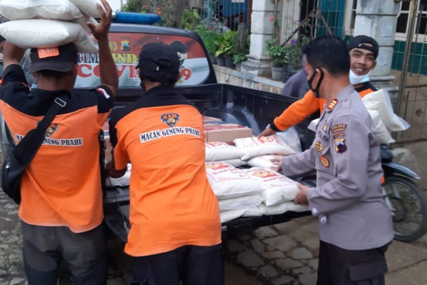 Wujud Kepedulian Sesama, Polres Temanggung Salurkan Sembako Kepada Korban Kebakaran Rumah di Desa Bonjor Tretep