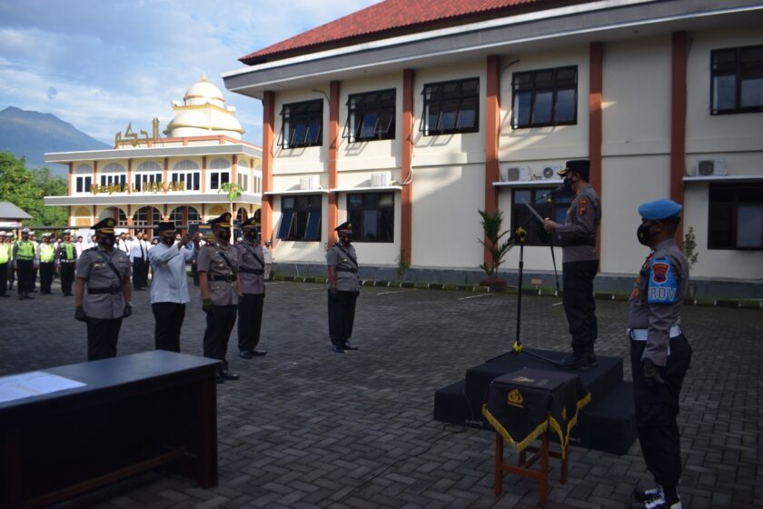 Kapolres Temanggung Pimpin Serah Terima Jabatan Wakapolres dan Kapolsek Tembarak