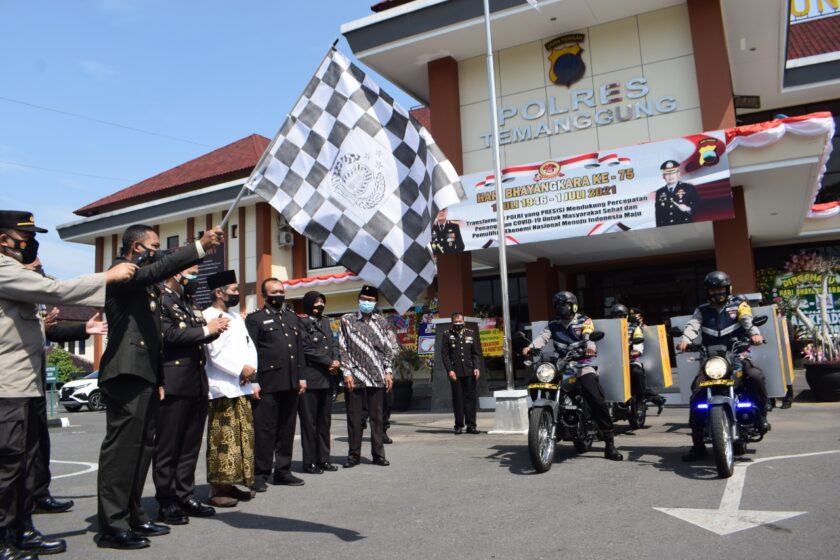 HUT Bhayangkara ke-75, Polres Temanggung Melaunching 14 Ranmor Dinas Sebagai Perpustakaan Keliling