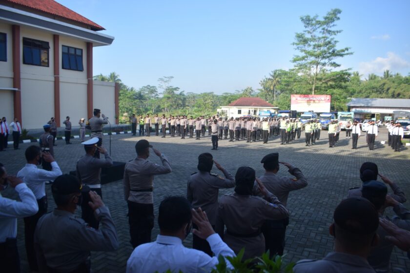 Pimpin Apel Pagi, Kapolres Temanggung Tekankan Anggota Untuk Tetap Jaga Kesehatan dan Prokes 5M