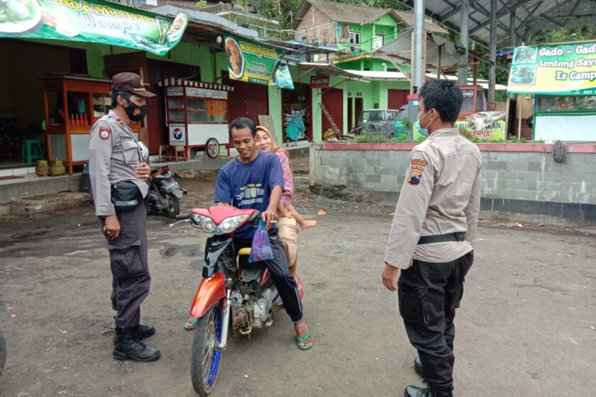 Sukseskan PPKM Darurat, Polsek Tretep Lakukan Patroli Prokes Kontrol Mobilitas Masyarakat