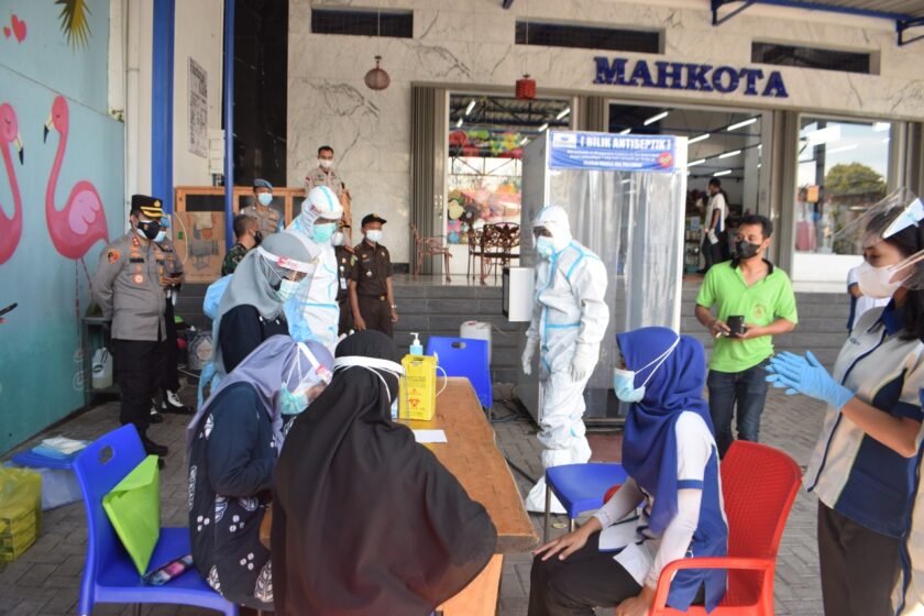 Tekan Laju Covid-19, Kapolres Temanggung Pimpin Sidak dan Tes Swab Acak di Swalayan Mahkota Pandean