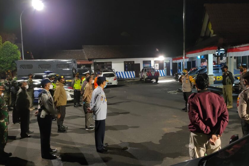 Kapolres Temanggung Pimpin Pendisiplinan Prokes PPKM Darurat Pada Jam Malam