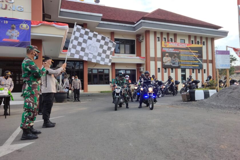 Peduli Sesama, Polres Temanggung Kembali Salurkan Paket Sembako Kepada Masyarakat Terdampak Covid-19