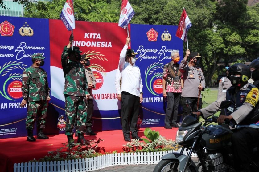 Sinergitas TNI-Polri Distribusikan 30.000 Paket Sembako Untuk Warga Solo