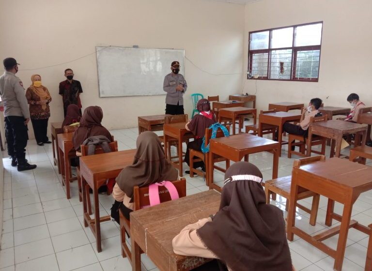 Polres Temanggung dan Polsek Jajaran Monitoring Pembelajaran Tatap Muka di Lingkungan Sekolah