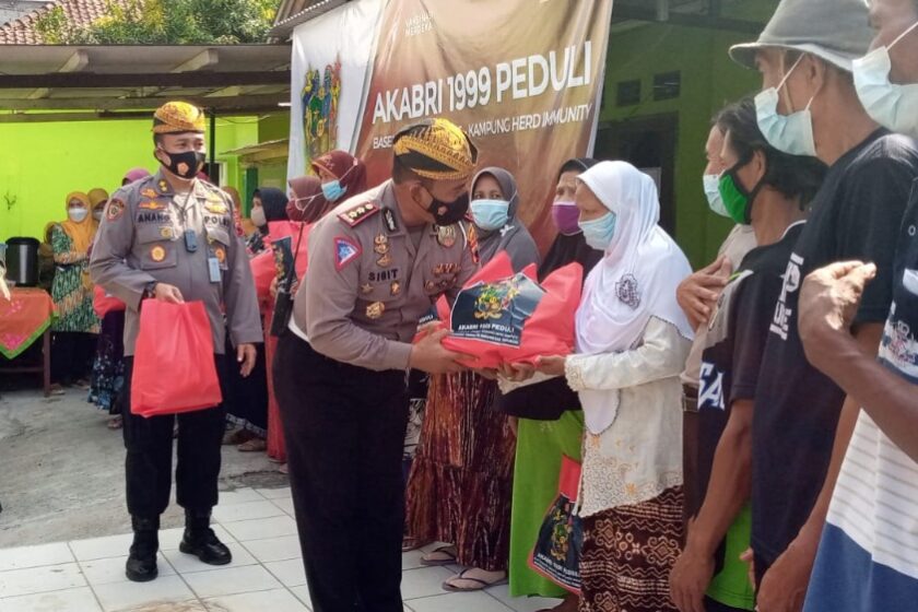 Alumni AKABRI 1999 Gelar Vaksinasi dan Baksos di Kota Semarang