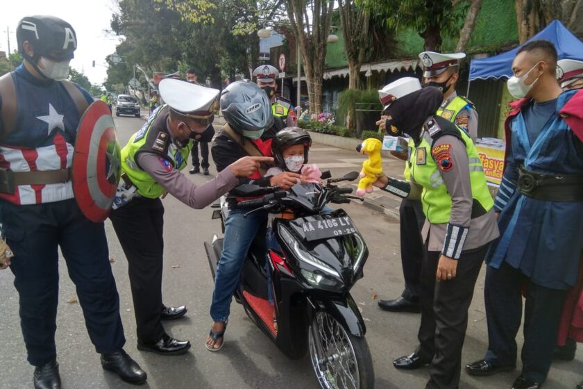 Polres Temanggung Gelar Sosialisasi Operasi Zebra Candi 2021 Dengan Cara Unik