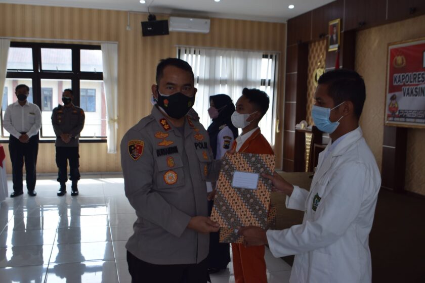 Polres Temanggung Gelar Ramah Tamah dan Berikan Reward Kepada Tenaga Vaksinator Covid-19