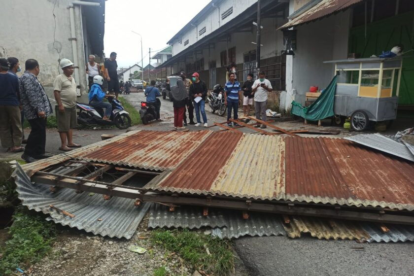 Puluhan Bangunan Milik Warga Parakan Rusak Diterjang Angin Puting Beliung