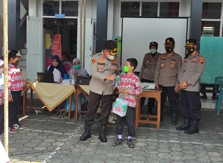 Hadiri Launching Vaksinasi Anak di SD Muhamadiyah 1 Mujahidin, Ini Pesan Kapolres Kepada Masyarakat