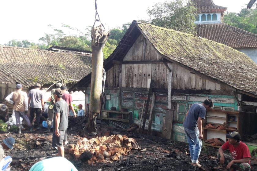 Dilalap Si jago Merah, Tiga Bangunan Rumah Milik Warga Alami Kerugian 80 Juta Rupiah