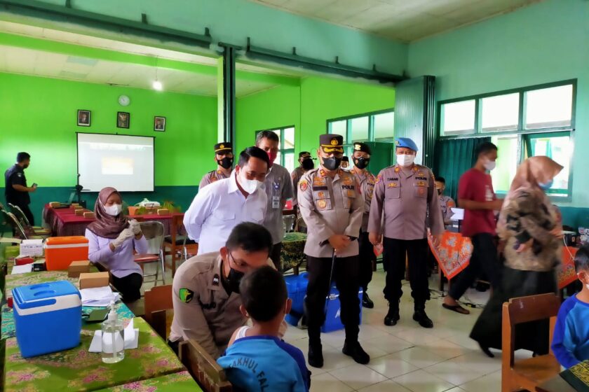 Sebanyak 417 Siswa Sekolah Dasar Mendapat Vaksinasi Sinovac Dosis Ke-2 Oleh Polres Temanggung