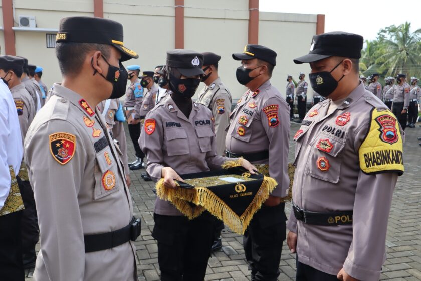 Pimpin Apel Pagi, Kapolres : Reward dan Punishment Merupakan Sebuah Apresiasi Pimpinan Kepada Anggota