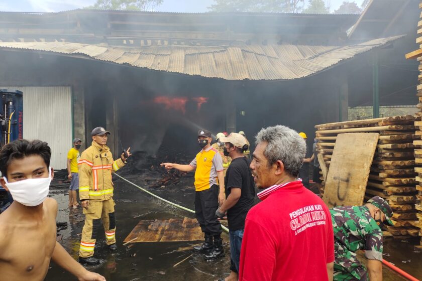 Gudang Open Pabrik CV Dadi Mulyo Terbakar, Pemilik Alami Kerugian Jutaan Rupiah