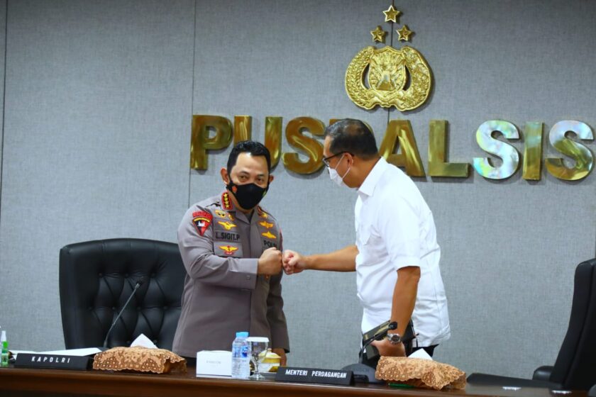 Kapolri Instruksikan Kapolda Pastikan Minyak Goreng Tersedia di Pasar Tradisional dan Modern