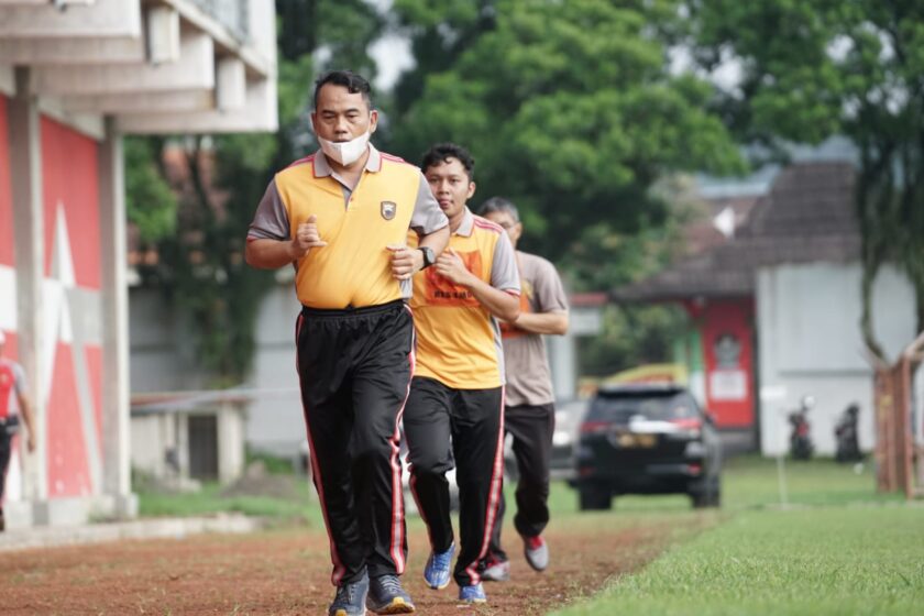 Hari Kedua TKJ, Kapolres Temanggung Ajak Anggota Jaga Kebugaran Tubuh