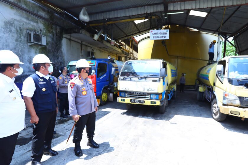 Tinjau Pabrik di Palembang, Kapolri Minta Produksi Minyak Curah Ditingkatkan