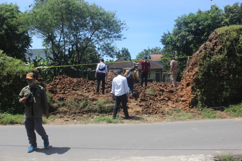 Beralasan Bangun Kos-Kosan, Tembok Cagar Budaya Keraton Kartasura Dirusak Warga. Polisi Datangi TKP