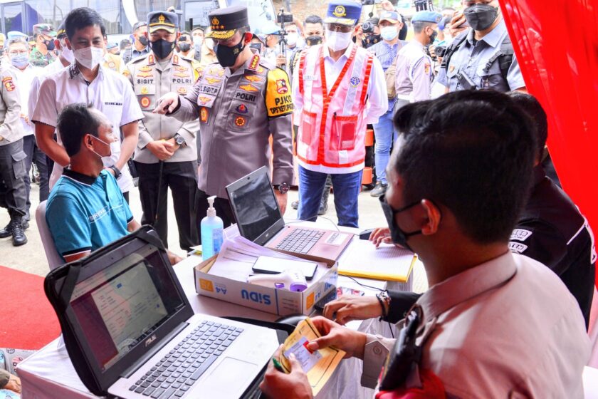 Tinjau Pelabuhan Merak, Kapolri Apresiasi Masyarakat Yang Mudik Lebih Awal