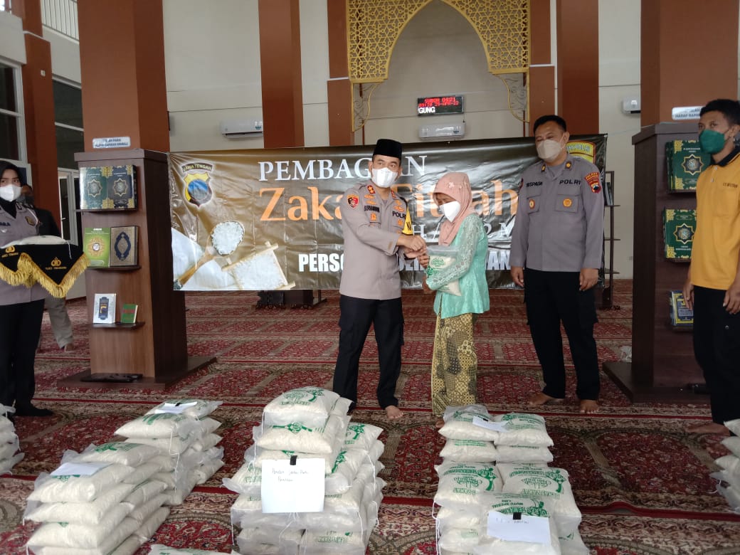 Polres Temanggung Salurkan 2.6 Ton Beras Zakat Fitrah