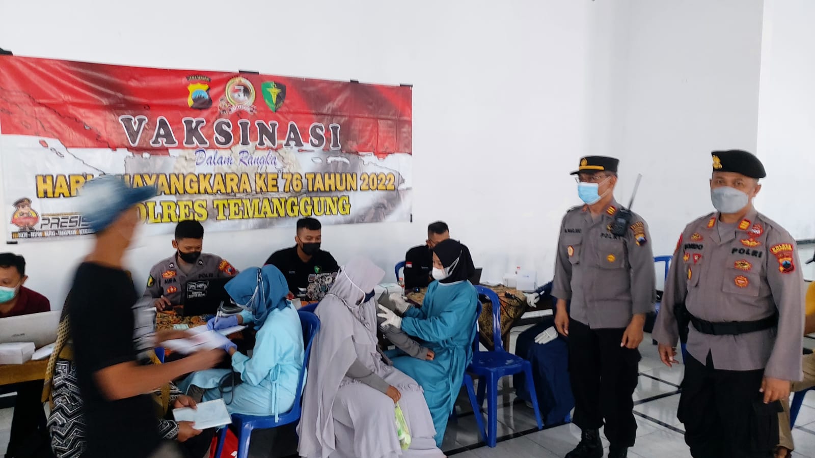 Paringati Hari Bhayangkara Ke-76, Polres Temanggung Lakukan Vaksinasi di Desa Pager Gunung Bulu