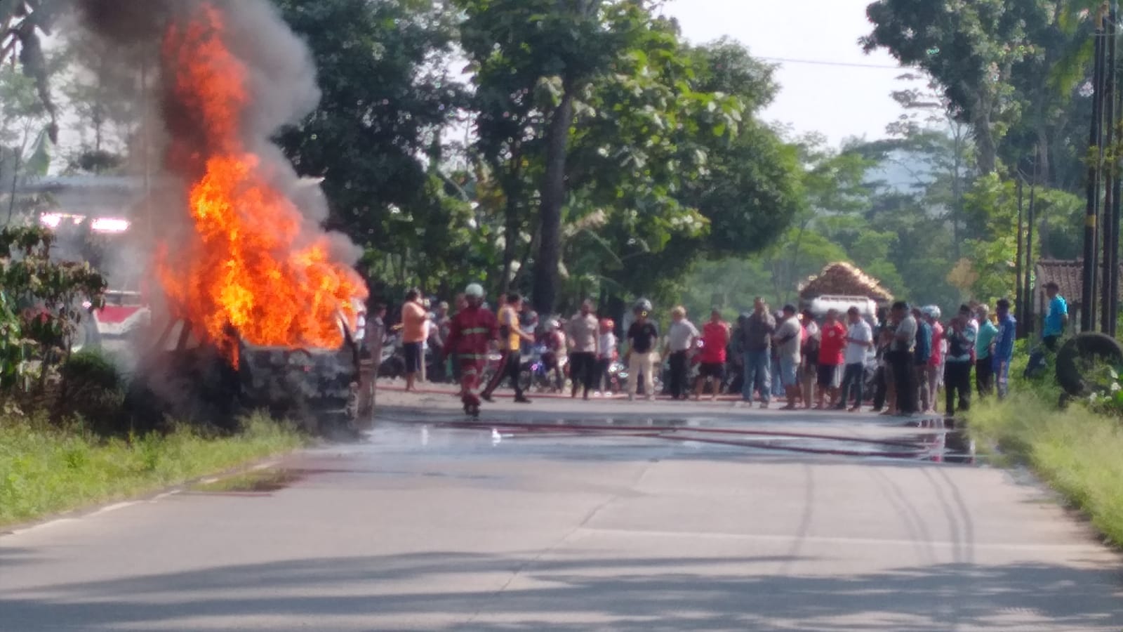 Diduga Konsleting Listrik, 1 Unit mobil Xenia Ludes Terbakar