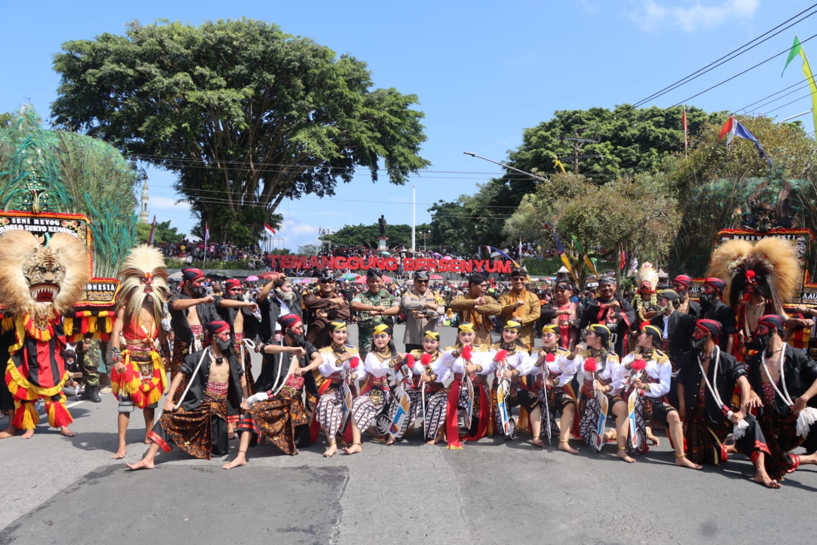 Reog Ponorogo Meriahkan Pawai seni Merdeka Di Kabupaten Temanggung