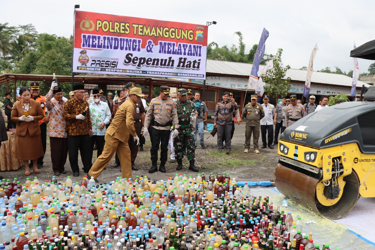 Menjelang OPs Lilin Candi 2022, Polres Temanggung Musnahkan 3.818 Miras Dan 203 Liter Ciu