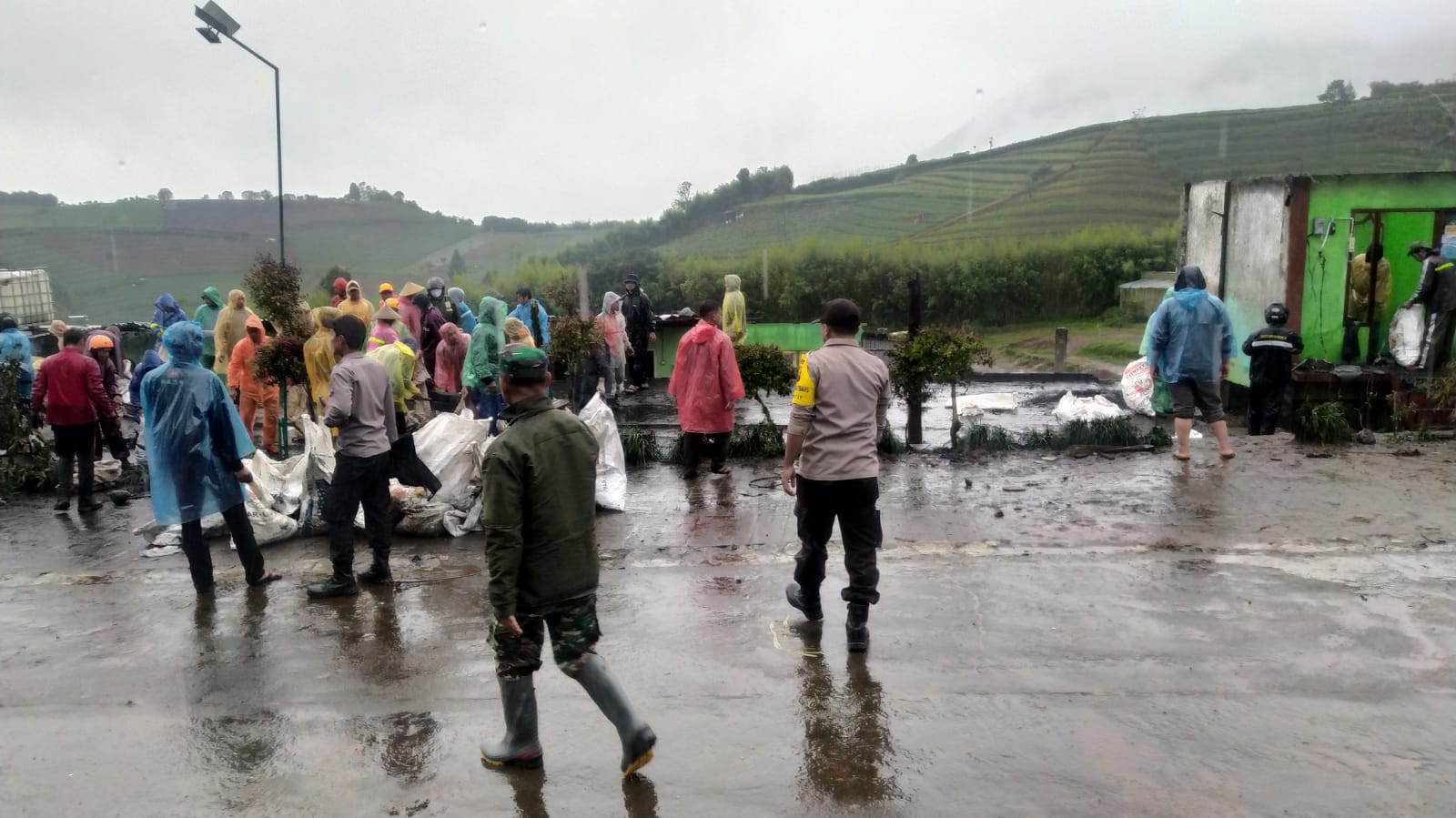 Bascamp Gunung Prau Wates wonoboyo Terbakar, Begini Kronologinya