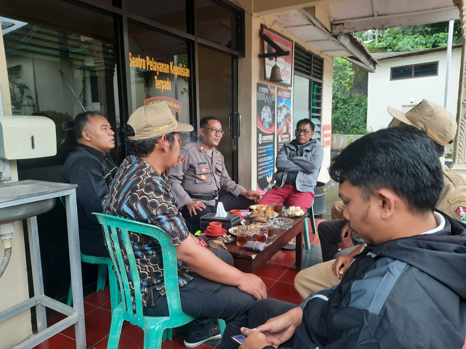 Jum’at Curhat Polsek Kandangan Serap Keluhan Perangkat Desa