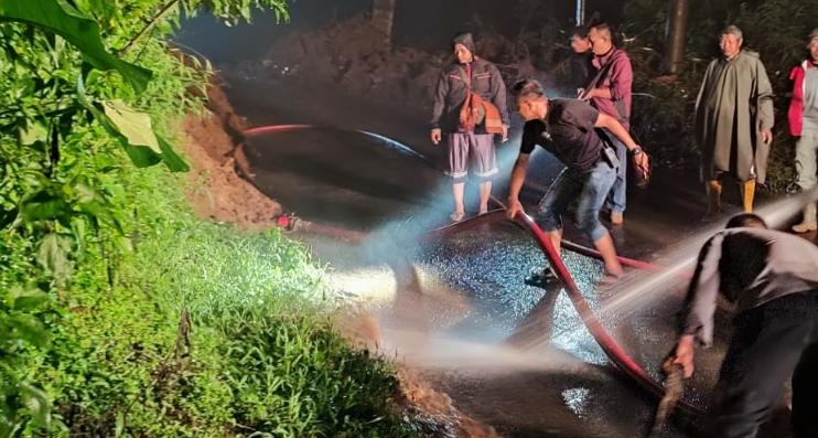 Kapolres Temanggung Terjun Langsung Tangani Bencana Tanah Longsor