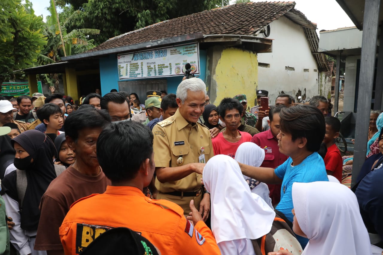 Gubernur Ganjar Kunjungi Korban di Daerah Langganan Banjir Brebes