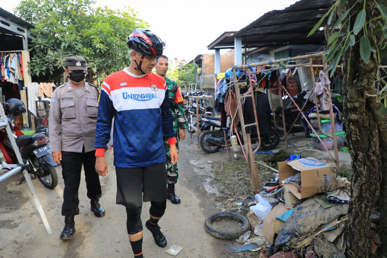 Tengok Perumahan Dinar Indah, Gubernur Ganjar Minta Pemkot Konstruksi Ulang Tanggul