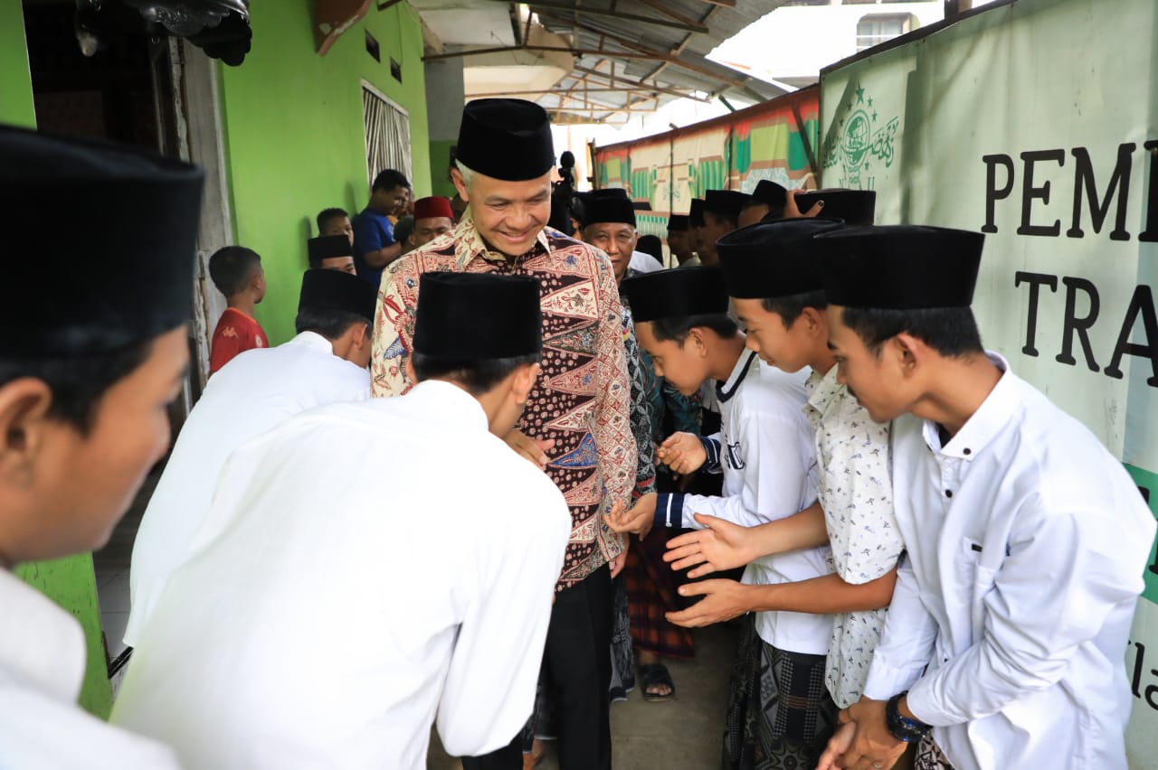 Ganjar Mendengar dan Mencari Solusi Bersama Masyarakat Melalui Silaturahmi