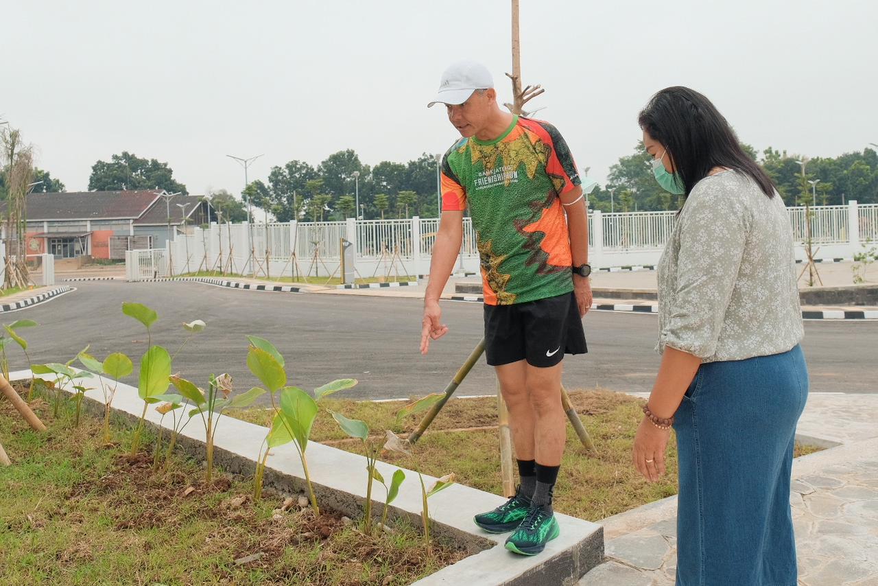 Sidak Kompleks Jatidiri, Ganjar Temukan Bangunan Rusak dan Tidak Presisi