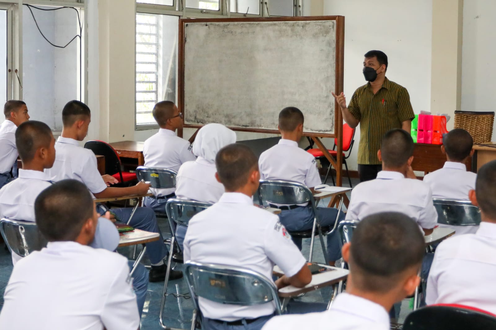 Ganjar Cari 754 Siswa Miskin Untuk Disekolahkan Gratis di SMKN Jateng