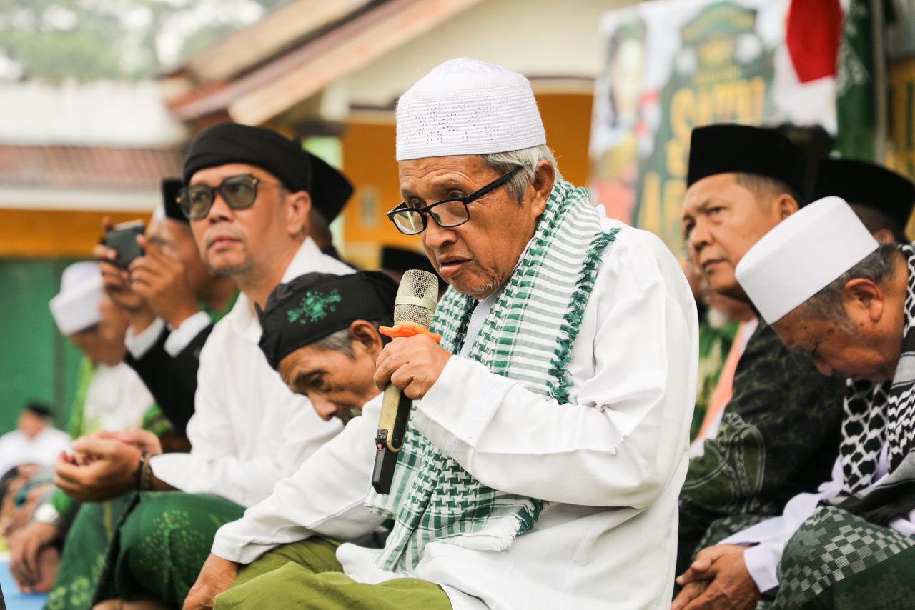 Satu Abad NU, Wasekjen PBNU dan Ribuan Nahdliyin Ziarahi Makam Kakek Ganjar di Ponpes Kalijaran