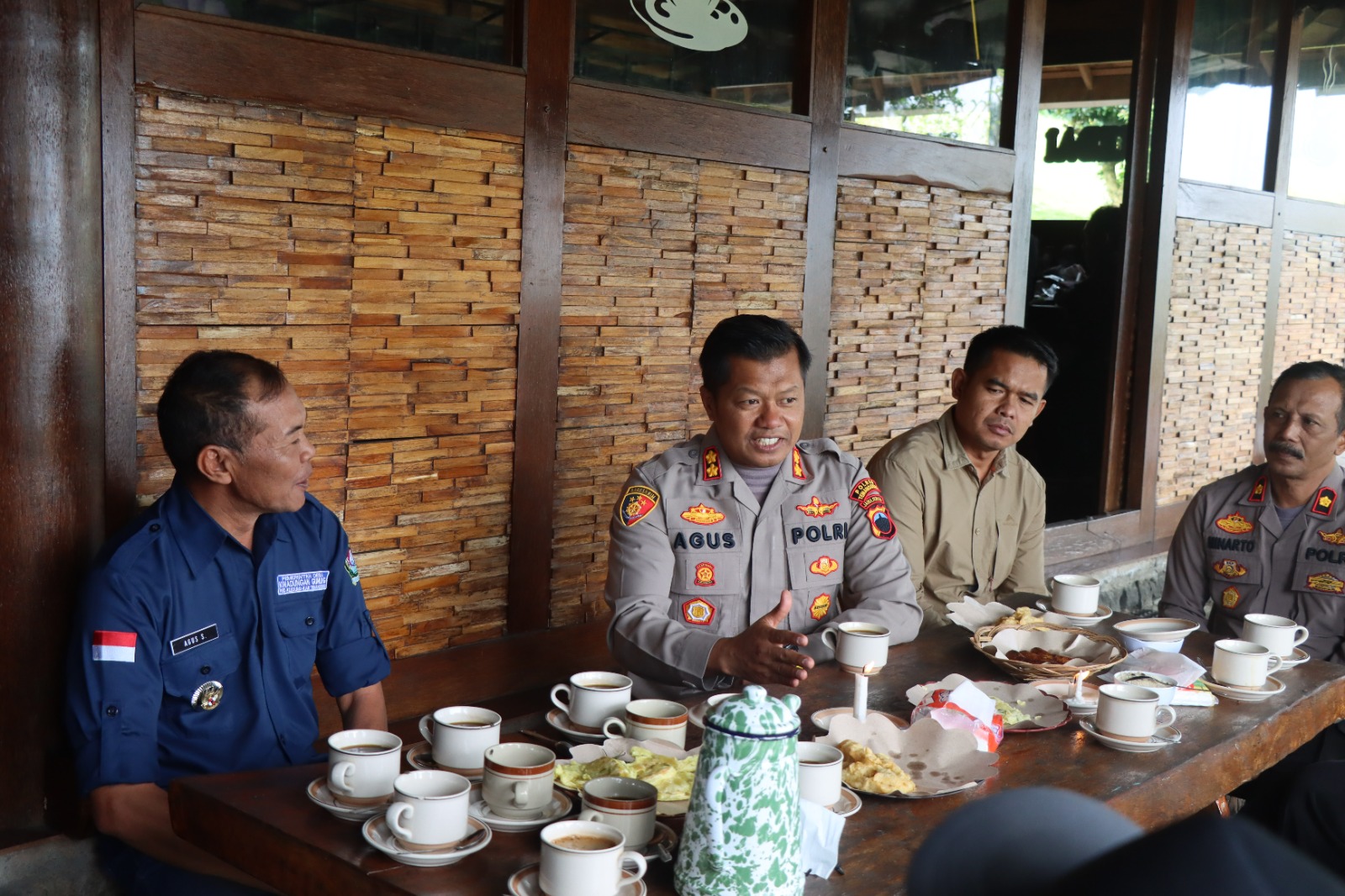 Giat Jum’at Curhat, Kapolres Temanggung Terima Aspirasi Dari Para Kades Se-Kecamatan Kledung