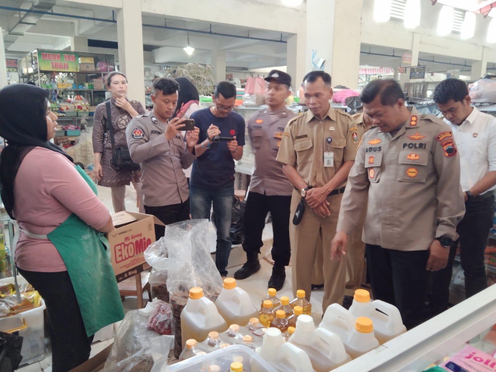 Cek Harga Dan Ketersediaan Sembako Jelang Ramadhan, Kapolres Temanggung Bersama Dinas Terkait Sidak Pasar